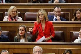 Bolaños tacha al PP de "ultra" y Álvarez de Toledo replica: "Serán ustedes  un humillado paréntesis en la Historia" | España