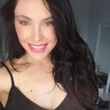 Lisa Jayne's Instagram, Twitter & Facebook