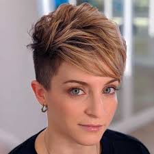 If you want to take your short hair a little longer but are worried about how your locks will look when going through the dreaded growing out stages we've put together some easy hairstyle ideas that will show you how to go from a close cropped short hairstyle to a longer, more feminine version with. 4 Best Transition Hairstyles For Growing Out Short Hair