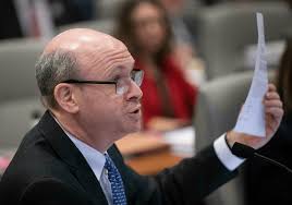 Caro Elon Musk non mi arrenderò, non mi inchinerò, non obbedirò mai"