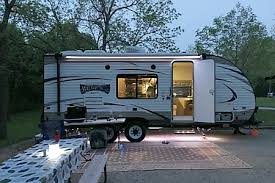 We offer a large selection of new and used rvs in iowa including fifth wheels, toy haulers, and travel trailers. Rv Rental Iowa Motorhome Camper Trailer Rentals Ia The Drive