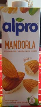 Il latte di mandorla è una bevanda analcolica dolce realizzata mettendo in infusione in acqua le mandorle finemente tritate e spremendo poi le stesse per farne uscire tutto il succo. Mandorla Alpro 1 L