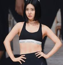 브레이브걸스 유나가 입은 옷에 쓰인 영어문장+뜻.jpg 63. V3q4d1of1ogdcm