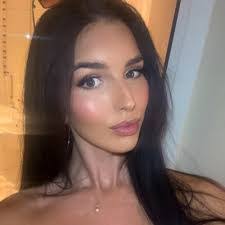 Emma Lock's Instagram, Twitter & Facebook