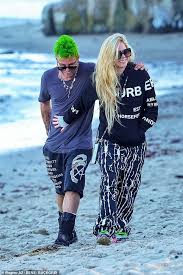 Mod sun, avril lavigne / mp3 320kbps / 5.8 мб / 02:32. Avril Lavigne Shares A Passionate Kiss With Boyfriend Mod Sun During Sunset Stroll In Malibu Latest Celebrity News