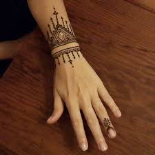 18 henna wrist tattoos that are very cute henna tattoos are extremely popular for summer: Nindya Tricam On Instagram Fun Mehndi Night With Amazing People Mehndi For The Bride Simple And Beautif Henna Designs Wrist Wrist Henna Henna Tattoo Wrist