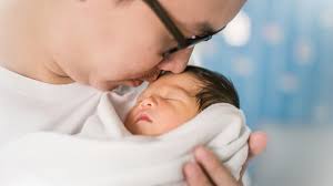 Anak merupakan titipan dari allah swt, sebuah amanah yang wajib dijaga dan dijalankan sesuai dengan aturan dan kewajiban selaku. Parenting Islami Hukum Mengadzani Bayi Baru Lahir Kumparan Com