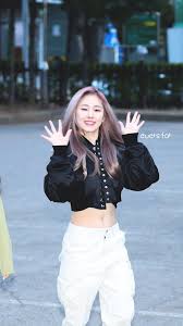 E:u, sihyeon, mia, onda, aisha, and yiren. Mia Everglow Kpop Girls Kpop Fashion Kpop Outfits