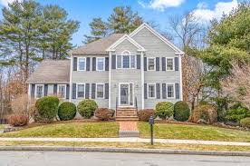 3 Aspen Ln, Stoneham, MA 02180