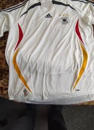 Футболка с декоративной тесьмойвырез лодочкойкороткие рукаваудлиненный низ спинкиразрез по краю сбок. Muzhskie Futbolki Sbornye Germanii 2021 Kupit Nedorogo Muzhskie Veshi V Internet Magazine Kieva I Ukrainy Shafa