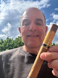 This a quality cigar. Can never go wrong with a Perdomo. Keep em lit🔥🔥