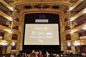 Jun 19, 2021 · el comitè de defensa de la república (cdr) del barcelonès han fet una crida a protestar contra l'acte que el president espanyol, pedro sánchez, celebrarà al gran teatre del liceu per previsiblement defensar l'indult als presos independentistes condemnats pel referèndum de l'1 d'octubre de 2017. Opera In Barcelona Gran Teatro Del Liceu The View From The Seats And Free Wine Service