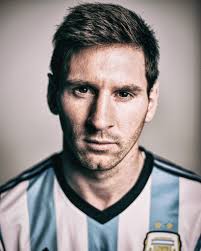 EL MEJOR DE LA HISTORIA!!🇦🇷🤩 La mejor revista especializada en FÚTBOL  FourFourTwo, acaba de nombrar a los 5 mejores jugadores de la historia: 1  🇦🇷 Lionel Messi. 2 🇦🇷 Diego Maradona. 3 🇵🇹 Cristiano Ronaldo. 4 🇧🇷  Pelé. 5 🇨🇵 Zinedine Zidane.