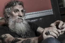 El rockero argentino pato larralde, líder de las bandas los antiguos y sauron y sobrino del folclorista josé larralde, falleció esta tarde a los 55 años, luego de sufrir hace dos días un accidente. Cte4bii26dh4wm