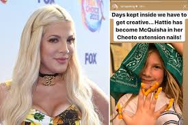 Star mom tori spelling was up for some show off. Tori Spelling Apologizes For Photo After Backlash