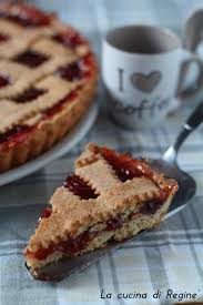 Non si sa con esattezza quale sia la sua origine, ma l'unica cosa certa è che nel 1755 comparve per la prima volta all'interno del ricettario les soupers de la cour del cuoco francese menon. Crostata Morbida Con Frolla Allo Yogurt La Cucina Di Regine