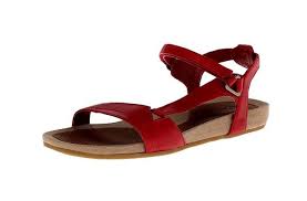 Walking Sandals For Travel That Are Actually Cute Is It Possible Walking Sandals Walking Sandals Travel Best Travel Sandals