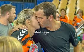 Es sind emotionale augenblicke, die estavana polman, 25, mit der netzgemeinde teilt. Opmerkelijk Van Der Vaart Stelt Transfer Uit En Volgt Polman Handbal Inside