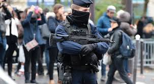 Un muerto y 4 heridos en Francia, el autor arrestado e investigado por móvil racista
