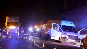 Un incidente terrificante nella mattinata di oggi, martedì 22 giugno, sull'autostrada a1 all'altezza di cadeo, in direzione bologna. A1 Grave Incidente Tra Barberino E Calenzano Un Morto