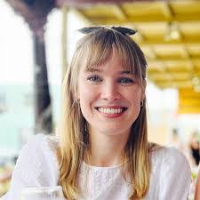 Elizabeth Dombrowski's Instagram, Twitter & Facebook