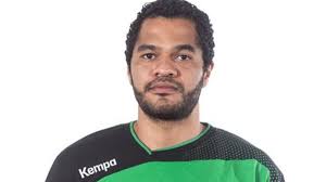 ASOBAL condena los insultos racistas a César Almeida