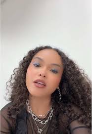 Deixa Ir: Reflexões sobre Amor e Libertação