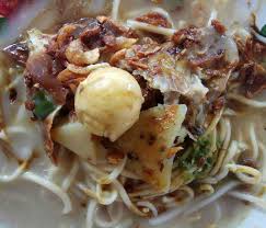 Nama mie kocok sendiri berasal dari cara pembuatannya. Mie Kocok Geurugok Dan Sate Apaleh Sajian Istimewa Kompasiana Com