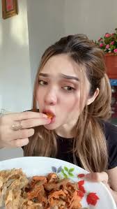 SALMON SKIN SALTED EGSS BY TOK BEE” VS “XXX SKIN SALTED EGGS” . . . “Apa  beza Tok Bee punya dgn XXX punya Salted Eggs ea?? Nmpak mcm sama jerrr!”  .... |