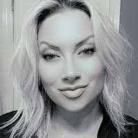 Elora Mason's Instagram, Twitter & Facebook