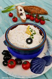 Icrele daca sunt in saramura se acopera cu apa si se lasa 30 minute. Salata De Icre Stiuca Cu Gris Diva In Bucatarie