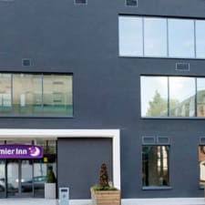 Shopping, dining, entertainment and the arts. Hotel Premier Inn Woking Town Centre Hotel Woking Trivago De