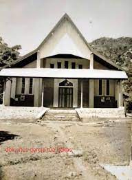 Blog Gereja Tua Rekas Gereja Tua Rekas Dijadikan Sebuah Situs Wisata Rohani Di Kabupaten Manggarai Barat House Styles Home Cabin