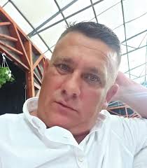 Stadionul morţii, gazdă periculoasă ţ pentru micii p sportivi