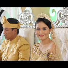 Wifey,ibu,cat lover,entrepreneur,amateur chef,living a good life.alhamdulillah. Fasha Sanda Bazookapenaka