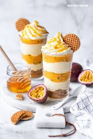 Maracuja Dessert Mit Buttermilch Creme Und Honig Fur Den Osterbrunch Dessert Einfacher Nachtisch Und Buttermilch