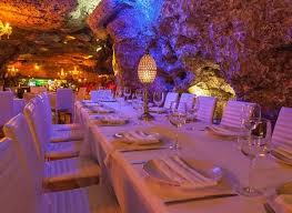 10 مطاعم تقع في كهوف سطح الأرض بالصور سحر الكون