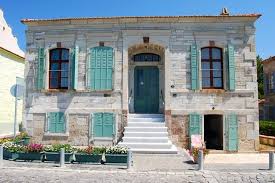 One Of The Lovely Stone Houses Along The Harbor Foca Izmir Turkey In 2020 Stone Houses Turkish Architecture Old Houses