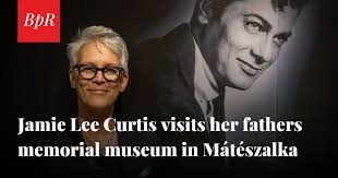 Jamie Lee Curtis visits her fathers memorial museum in Mátészalka