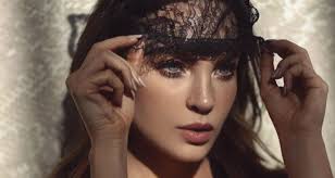 Belinda le regala su vestuario a Isabela Chávez, su doble trans de Tijuana  (VIDEO)