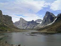 weasel river approaching mount thor auyuittuq national park auyuittuq national park national parks places to visit