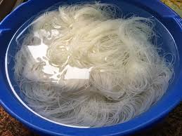Ini kerana cara masakan bihun (juga dieja mee hoon atau mihun) adalah sangat mudah, simple namun tetap sedap. Tip Goreng Bihun Agar Elok Lembut Rasa Sedap Tahan Sampai Malam Vanilla Kismis