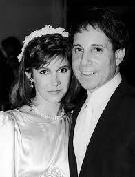 Paul Simon And Carrie Fisher Wedding August 16 1983 At Paul Simon S Central Park West Apartment In New York City N Carrie Fisher Celebrity Bride Famous Couples