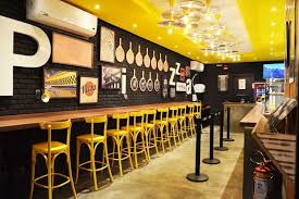 Black Yellow Restaurant Google Search Small Restaurant Design Pizzeria Design Restaurant Interior