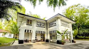 Black And White Architecture Singapore Black And White Houses Singapore Greyloft Colonial House Exteriors White Houses Singapore House