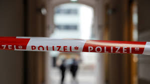 Ein 19 jahre alter mann gilt als tatverdächtiger und ist bereits in haft. Weiterer Frauenmord In Osterreich 17 Jahrige Schwangere Tot In Wohnung Gefunden Rt De