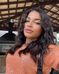 Michele Oliveira's Instagram, Twitter & Facebook