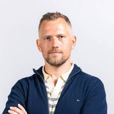 Illustrator vs Photoshop: A Graphic Design Comparison