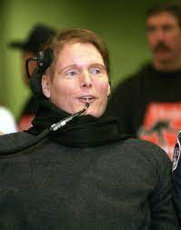 Christopher reeve was born on september 25, 1952, in new york city, and graduated in 2000, reeve, who maintained an intensive physical therapy regime since the time of his accident, was able. How Robin Williams May Have Saved Christopher Reeve S Life Christopher Reeve Robin Williams Christopher Reeve Superman