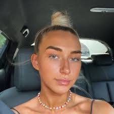 Rebecca Rybak's Instagram, Twitter & Facebook